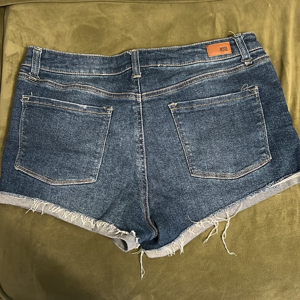 RSQ shorts - Picture 2 of 3